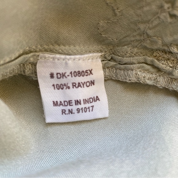 SOLITAIRE Pastel Sage Embroidered Tunic 3/4 Sleeves Size 1X - Picture 10 of 12